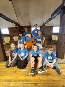 Die Gitarrenjelden auf Schloss Agathenburg beim KJM Musikfestival 2025 Die Gitarrenjelden auf Schloss Agathenburg beim KJM Musikfestival