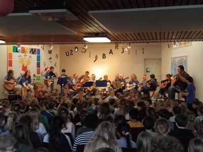 Weihnachtskonzert 2025 in der Aula der Grundschule Himmelpforten