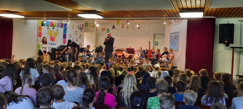 Die Gitarrenjelden auf Schloss Agathenburg beim KJM Musikfestival